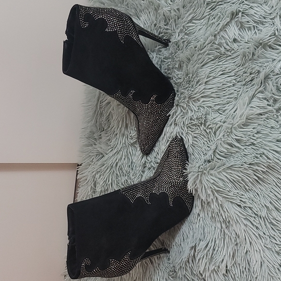 Boots - Picture 2 of 4